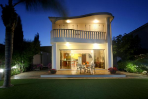 Chelidonia Larnaca Seafront Villa